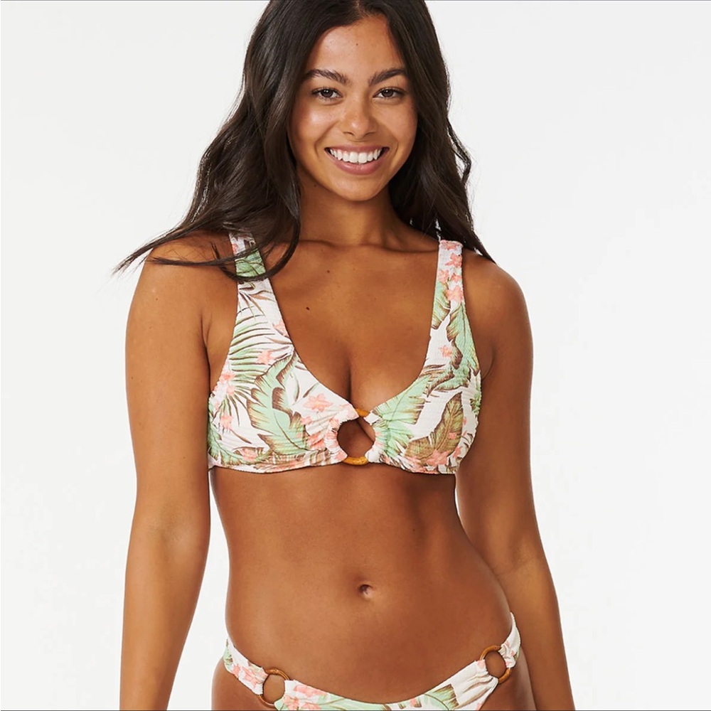 NWT Rip Curl La Quinta Ring Crop Bikini Top with Tropical Floral Print